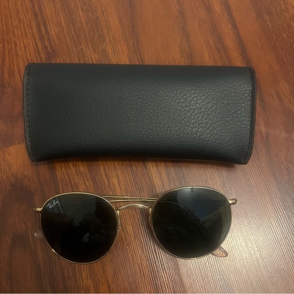 Ray-Ban Classic Gold Sunglasses with Dark Lenses main image 6